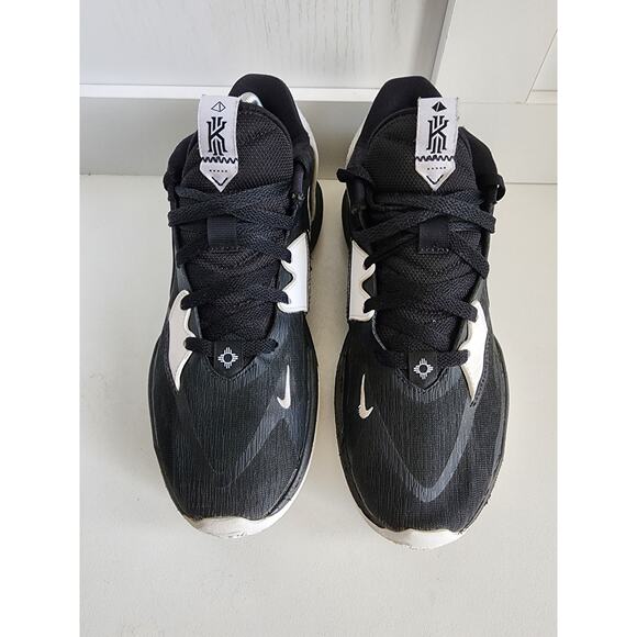Men\'s Nike Kyrie Low 5 TB Black/White Sneakers - Size‎ 8